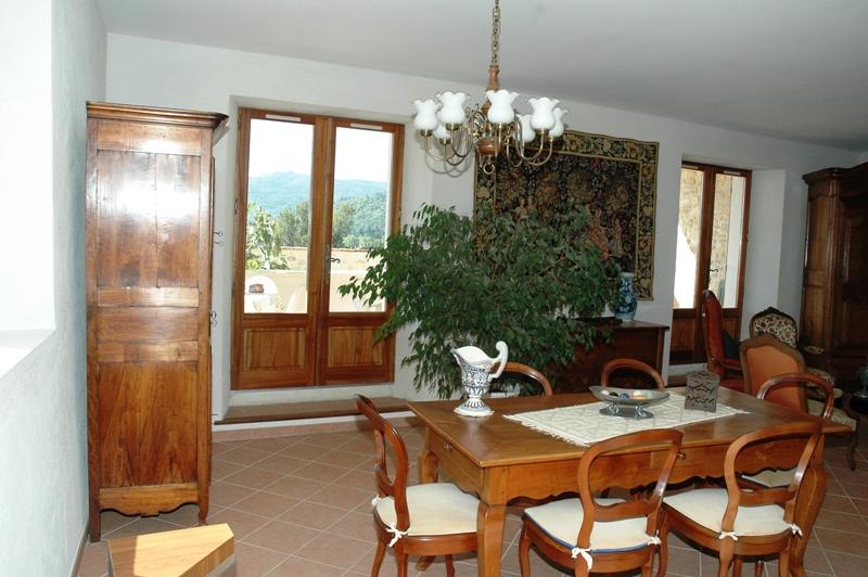 Domaine de 12 hectares d'un seul tenant avec vue imprenable sur le Luberon